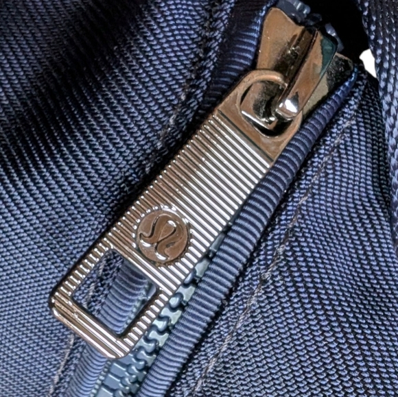 Lululemon Carry The Day Bag Women's OS 22L Gym Active Travel Midnight Navy 3/17 - Picture 12 of 16